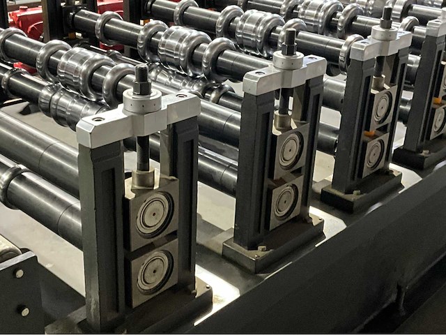 Pinnacle rd 1200 roofdeck productie rolvormlijn - afbeelding 3 van  52