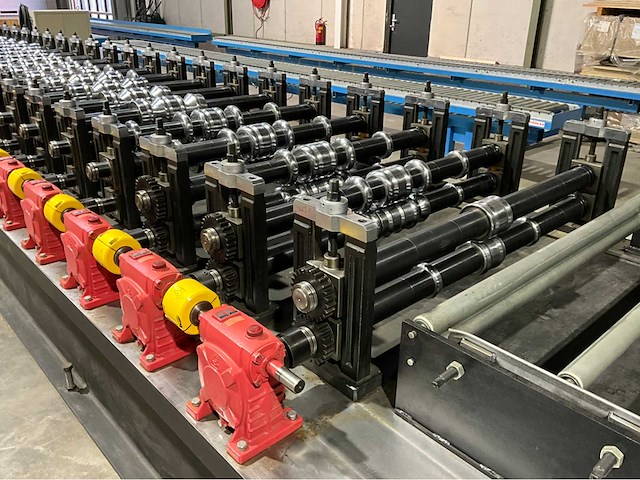 Pinnacle rd 1200 roofdeck productie rolvormlijn - afbeelding 33 van  51