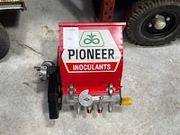 Pioneer inoculants granulaatstrooier - afbeelding 1 van  3