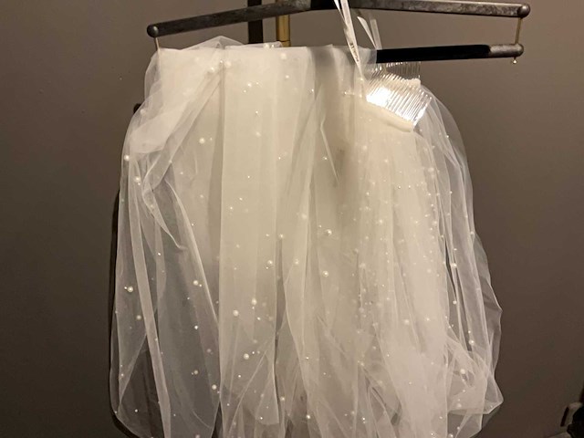 Piorier - sluiers - partij kleding - afbeelding 3 van  26