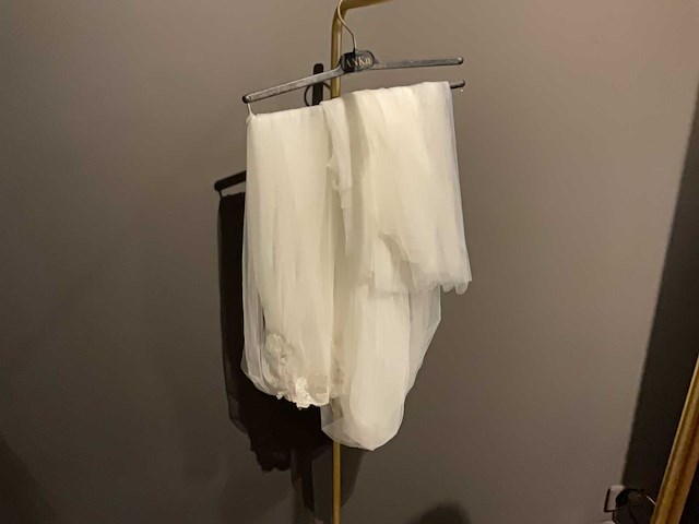 Piorier - sluiers - partij kleding - afbeelding 20 van  26