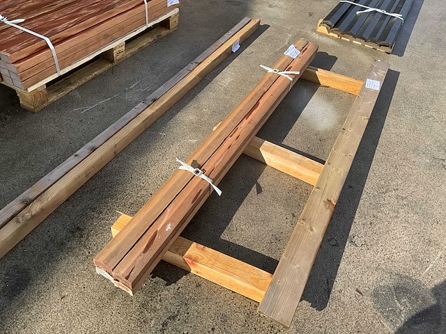 Piramidelat hardhout (4x) - afbeelding 1 van  4