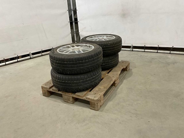 Pirelli - autoband 205/55 (4x) - afbeelding 1 van  6