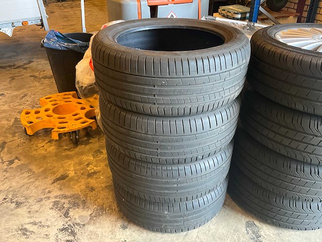 Pirelli - p - zero - autobanden (4x) - afbeelding 1 van  3