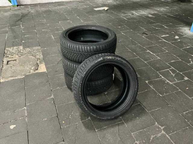 Pirelli - sottozero 3 - autobanden - 225/45/r18 (4x) - afbeelding 1 van  8