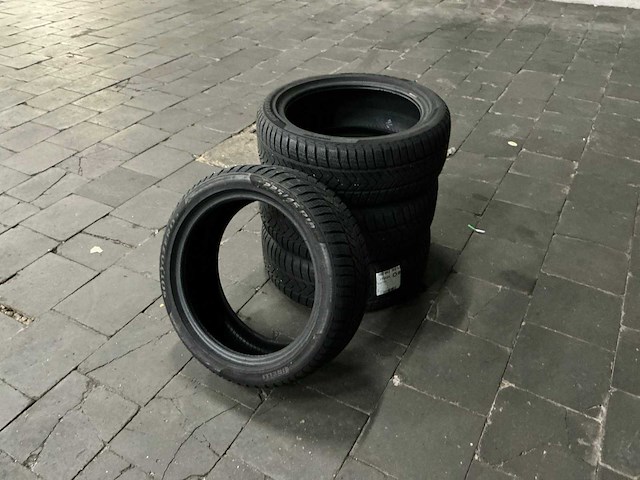 Pirelli - sottozero 3 - autobanden - 225/45/r18 (4x) - afbeelding 2 van  8