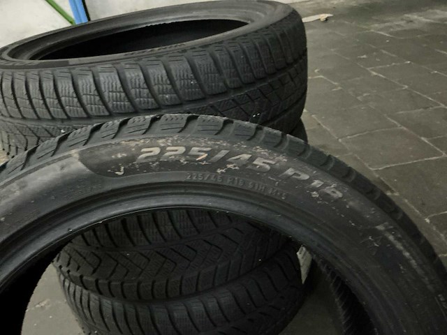 Pirelli - sottozero 3 - autobanden - 225/45/r18 (4x) - afbeelding 3 van  8