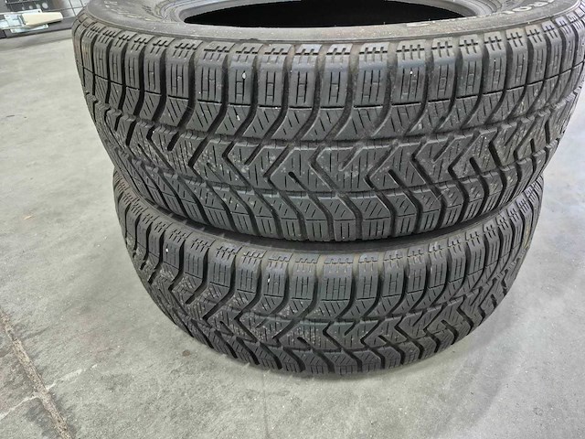 Pirelli - winterbanden - 195/65 r15 - autobanden (2x) - afbeelding 1 van  4