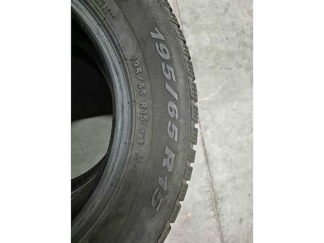 Pirelli - winterbanden - 195/65 r15 - autobanden (2x) - afbeelding 2 van  4