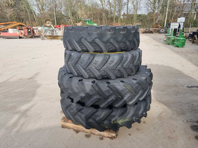 Pirelli 13.6r38 + bkt agrimax - afbeelding 1 van  4