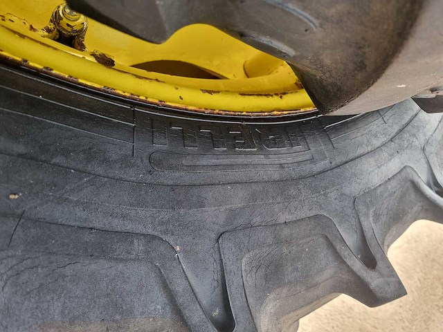 Pirelli 13.6r38 + bkt agrimax - afbeelding 2 van  4