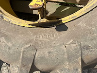Pirelli 16.9 r38 dubbelluchtwielen met 6-armig klemsysteem – 2 stuks - afbeelding 4 van  4