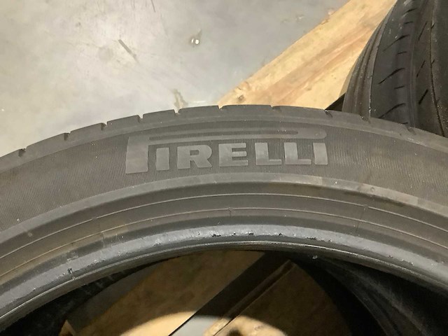Pirelli 255/40 r20 autoband (4x) - afbeelding 1 van  1