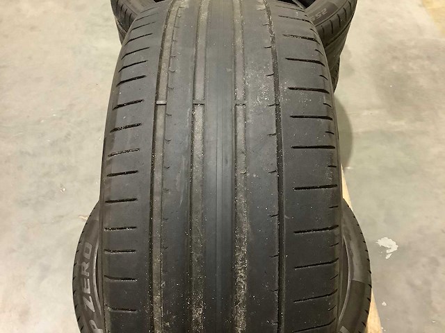 Pirelli 255/40 r20 autoband (4x) - afbeelding 4 van  5