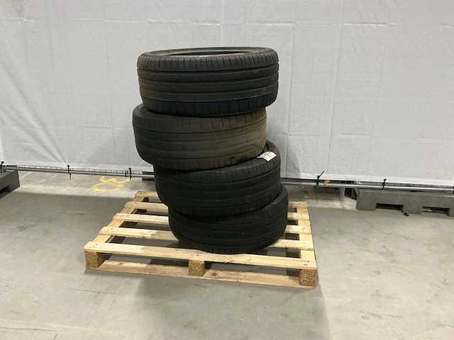 Pirelli 255/40 r20 autoband (4x) - afbeelding 1 van  5