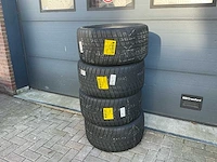 Pirelli autoband voor porsche gt4 (4x) - afbeelding 2 van  9