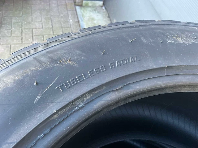 Pirelli autoband voor porsche gt4 (4x) - afbeelding 7 van  9