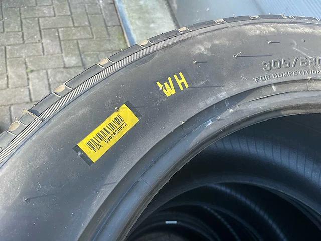 Pirelli autoband voor porsche gt4 (4x) - afbeelding 9 van  9