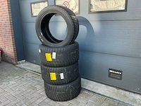 Pirelli autoband voor porsche gt4 (4x)
