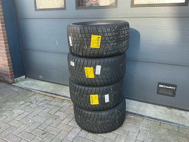Pirelli autoband voor porsche gt4 (4x) - afbeelding 2 van  9