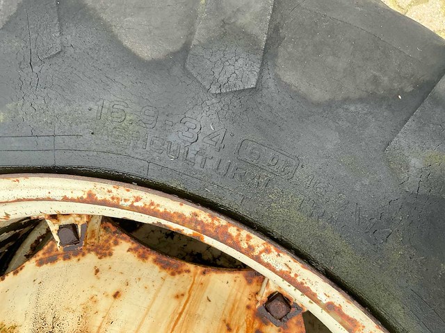 Pirelli cinturato tractorband met velg (2x) - afbeelding 3 van  4