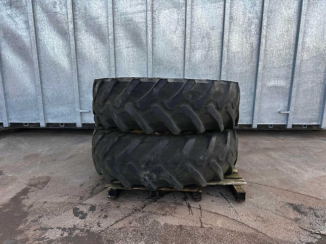 Pirelli – landbouwband tm700 480/70 r38 dubbellucht met velg en spaken (2x) - afbeelding 1 van  4