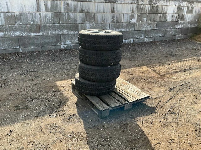 Pirelli scorpion 235/60r18 autoband (4x) - afbeelding 1 van  9