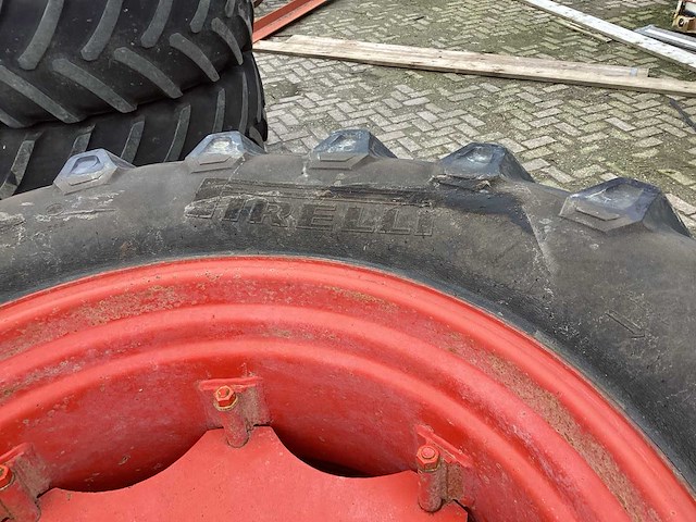Pirelli t/m 800 band, wiel en velg (2x) - afbeelding 4 van  6