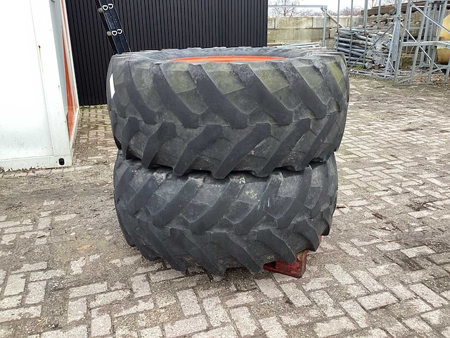 Pirelli tm 800 landbouwband met velg - afbeelding 1 van  7