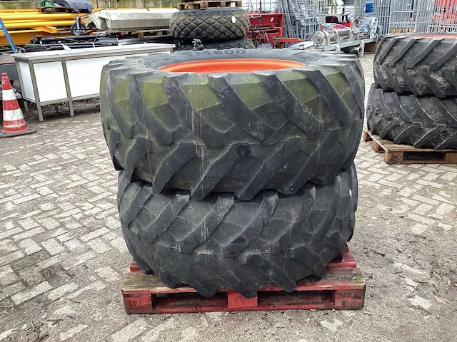Pirelli tm 800 landbouwband met velg - afbeelding 3 van  7