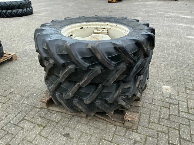 Pirelli tm700 240/70 r28 wielen (2x) - afbeelding 2 van  6