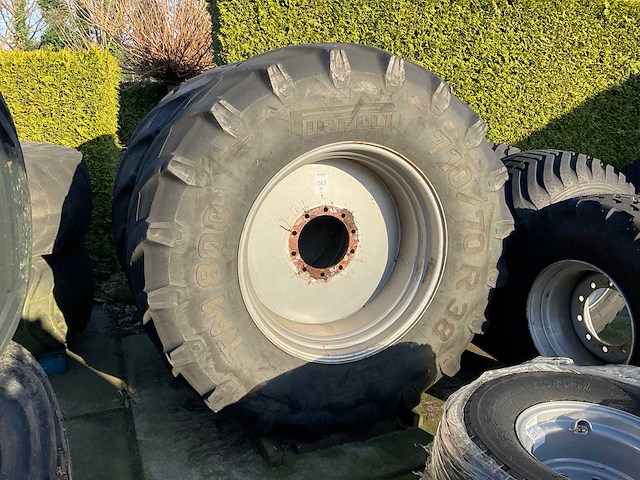 Pirelli tm800 band met velg - afbeelding 1 van  8