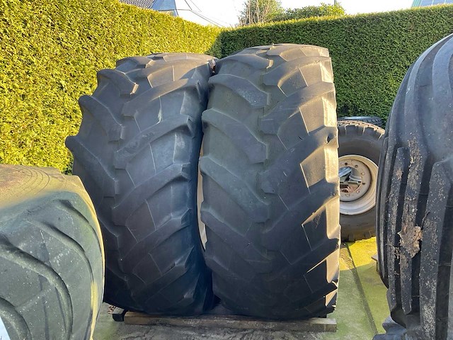 Pirelli tm800 band met velg - afbeelding 2 van  8