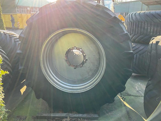 Pirelli tm800 band met velg - afbeelding 3 van  8