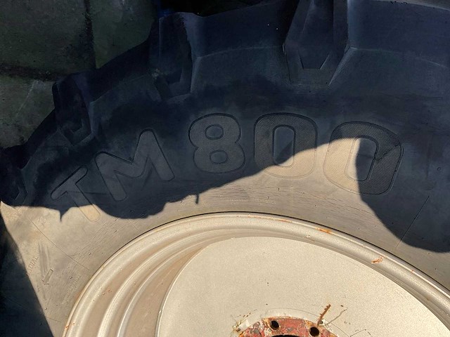 Pirelli tm800 band met velg - afbeelding 7 van  8