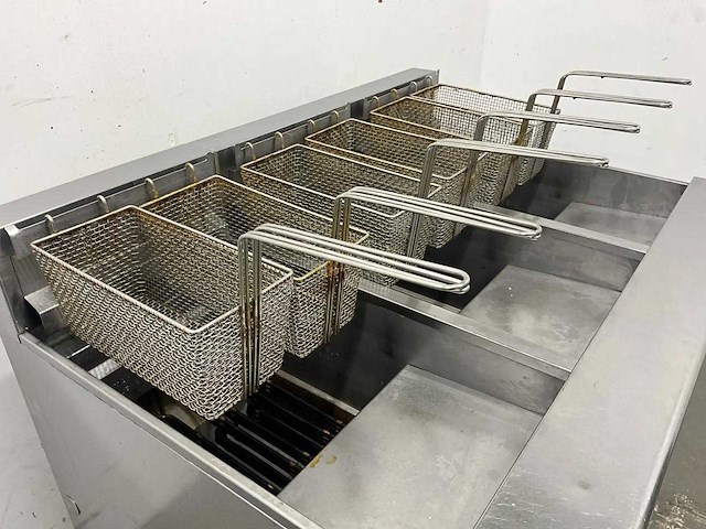 Pitco - se14 - mobiele 3-pans hr friteuse - afbeelding 24 van  25