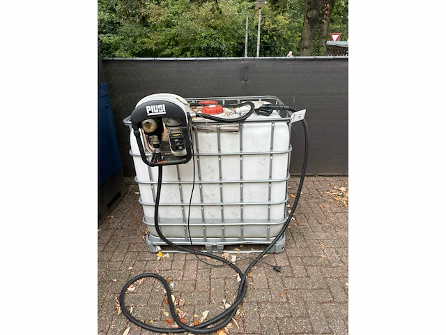 Piusi 1000 liter ibc met 200 liter adblue - afbeelding 1 van  2
