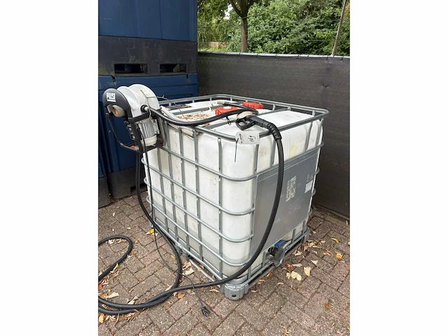Piusi 1000 liter ibc met 200 liter adblue - afbeelding 2 van  2