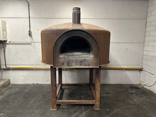 Pizza-oven houtgestookt - afbeelding 1 van  9