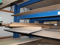 Plaatmateriaal waaronder zes x mdf 122 305 18 mm, gelamineerd spaanplaat, gelamineerd mdf en enkele eiken b... - afbeelding 4 van  6