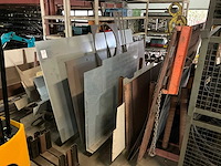 Plaatstaal op platenbok (2x) - afbeelding 1 van  4