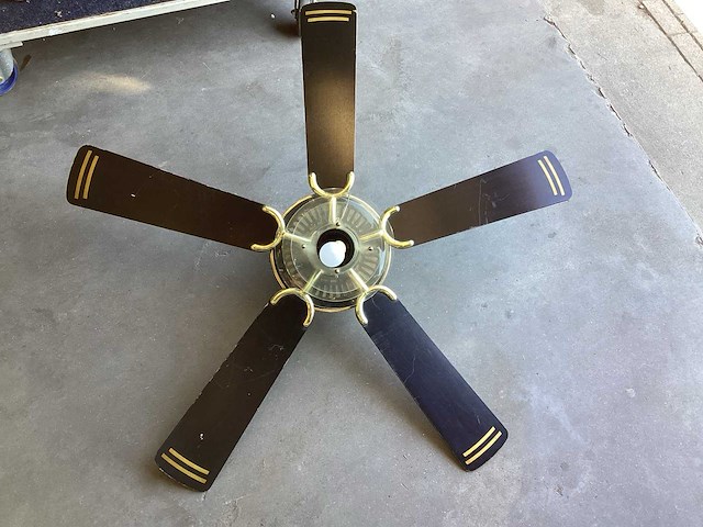 Plafondventilator met lamp - afbeelding 1 van  6