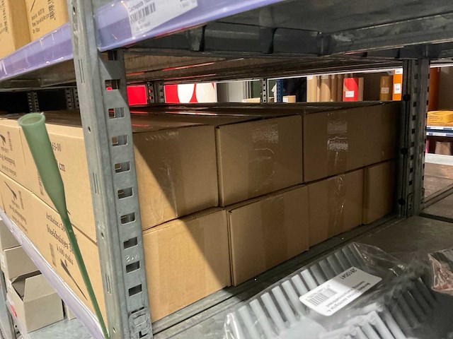 Plakband, houders, steekbuisjes, lijmpistolen, patronen - afbeelding 24 van  38