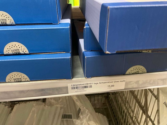 Plakband, houders, steekbuisjes, lijmpistolen, patronen - afbeelding 30 van  38