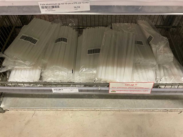 Plakband, houders, steekbuisjes, lijmpistolen, patronen - afbeelding 31 van  38