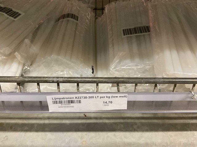 Plakband, houders, steekbuisjes, lijmpistolen, patronen - afbeelding 32 van  38