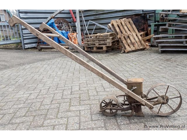 Planet jr. zaaimachine, handgedreven - afbeelding 1 van  3