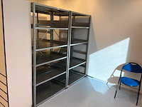 Planken en brandwerende opslagkasten