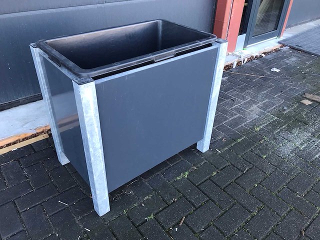 Planten bak - afbeelding 1 van  4