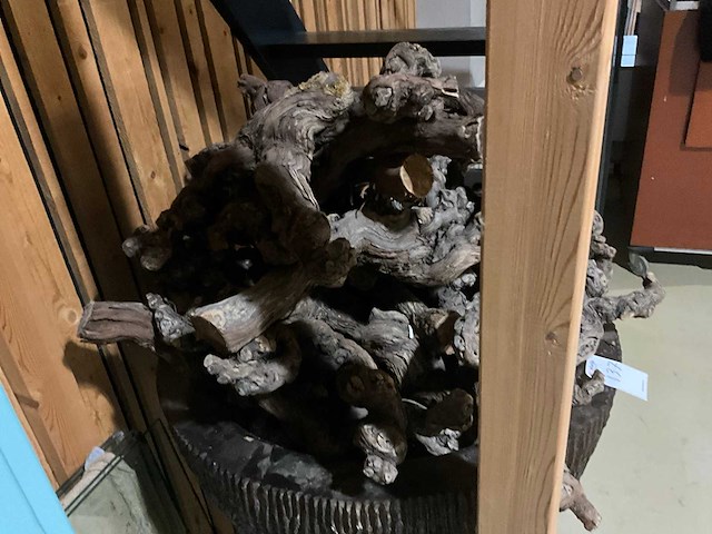 Plantenbak kunststof hout stronken presentatie - afbeelding 2 van  4